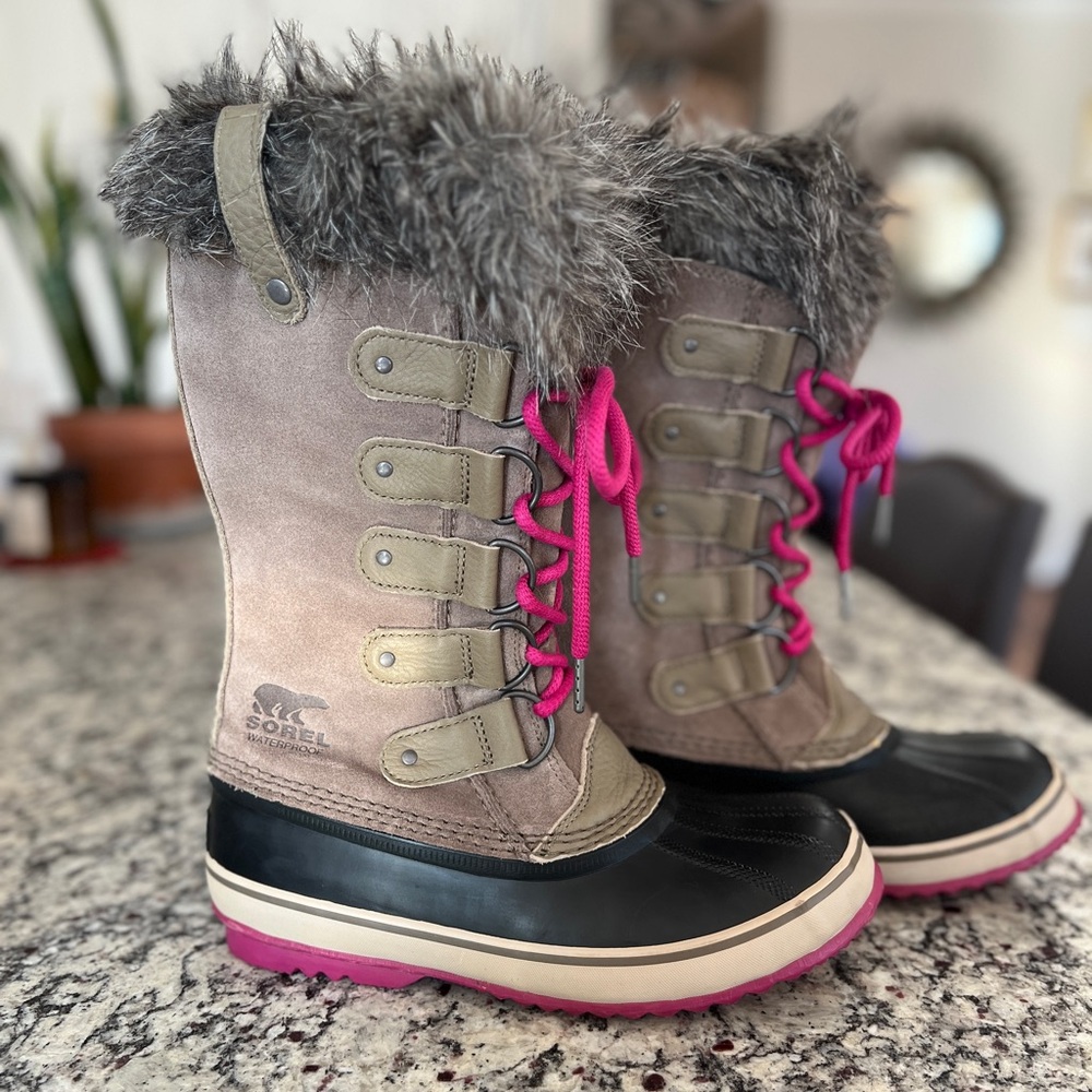 Sorel Joan of Arctic Pink Soled Boots - Picture 2 of 7